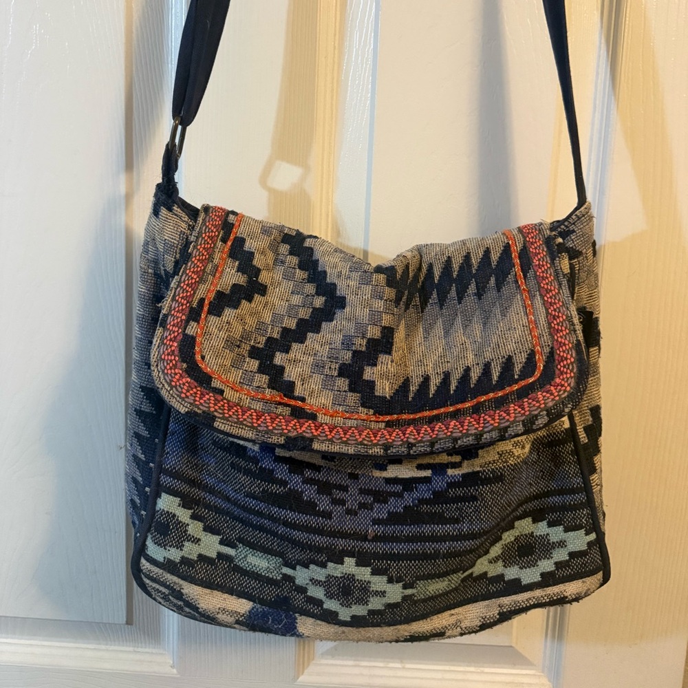 Trendy Black and Gray Geometric Shoulder Bag